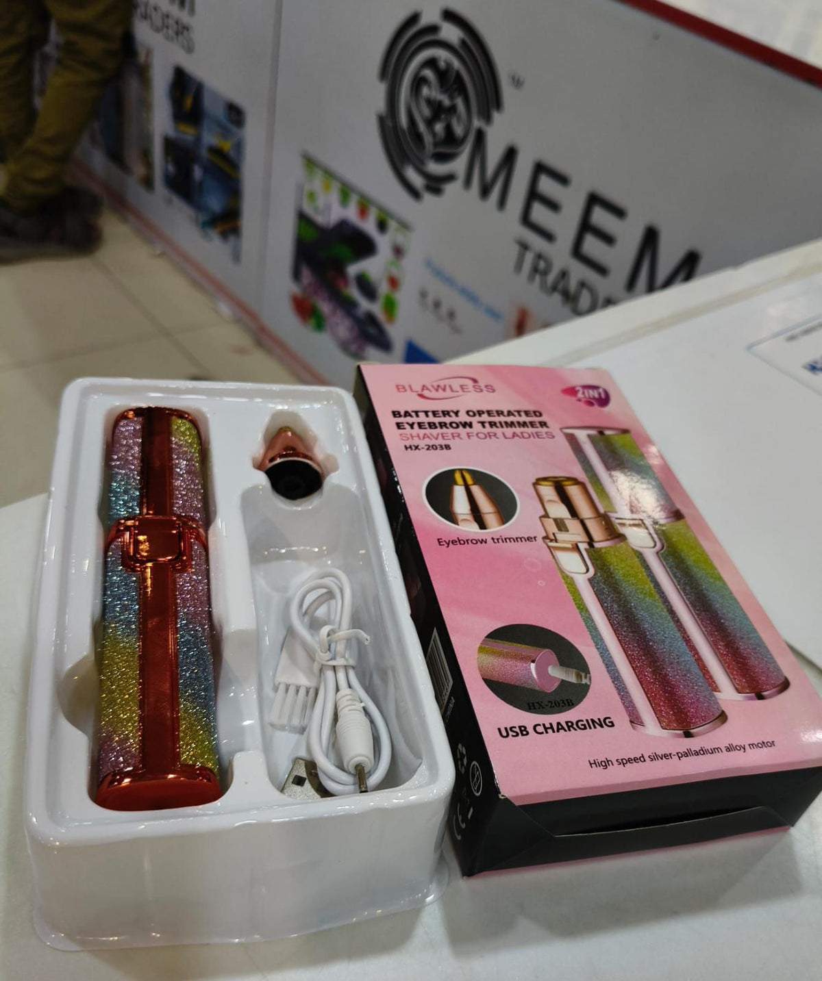 Flawless 2 in 1 eyebrow trimmer and facial shaver device delivered product